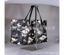 不銹鋼掛包架 實(shí)用性與美學(xué)兼?zhèn)涞氖占{解決方案