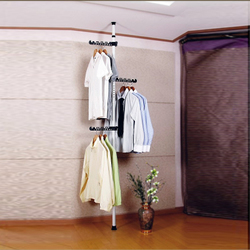 頂天立地置物架衣架 家居收納的理想選擇