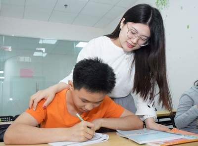 校外培訓(xùn)政策新規(guī) 課后看護(hù)服務(wù)成合規(guī)關(guān)鍵，雙條件明確補(bǔ)課門檻